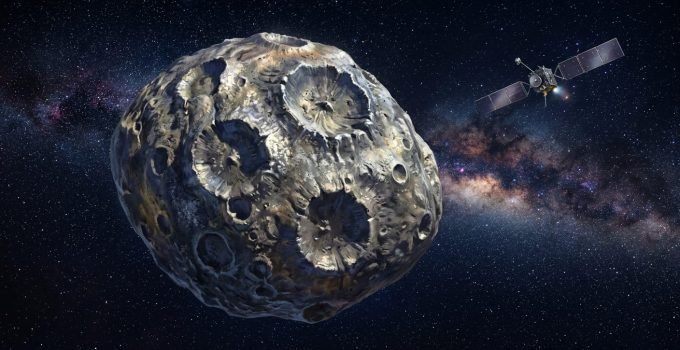 Ilustração artística do Asteroide 16 Psyche, um corpo metálico com crateras de impacto, flutuando no espaço enquanto a missão Psyche da NASA se aproxima.