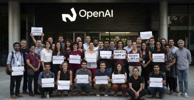 Manifestantes protestam contra a decisão da OpenAI de aposentar o modelo GPT-4o.