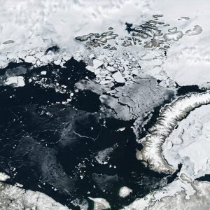 NASA: Satélite mostra degelo recorde no Mar de Barents e baixo nível de gelo marinho no Ártico em 2026.