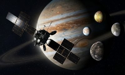 Missão JUICE - Representação artística da sonda JUICE da ESA explorando as luas de Júpiter, destacando o potencial científico em satélites menores.